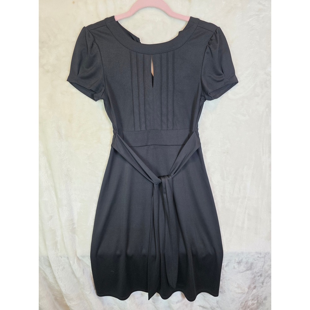 The Limited Black Short Sleeve Pleated Keyhole Fit and Flare Dress XSโ